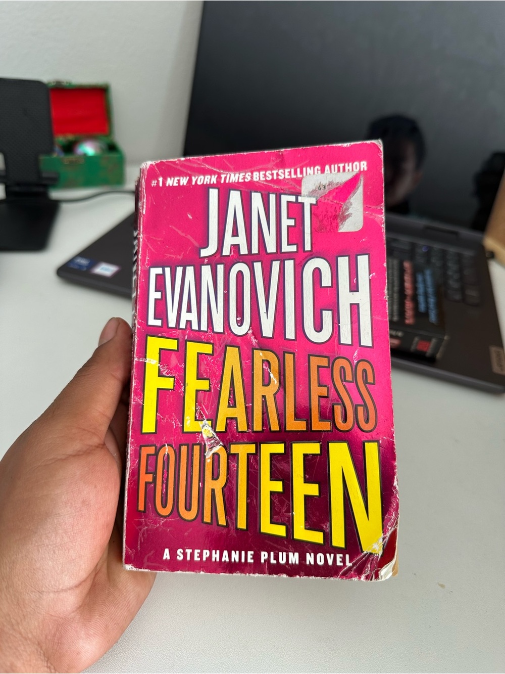 Janet Evanovich "Fearless Fourteen" - Pink Paperback Novel